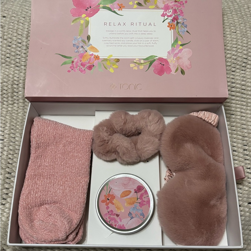 Brand new “Relax Ritual” gift box in dusty rose color. Would make a great gift!